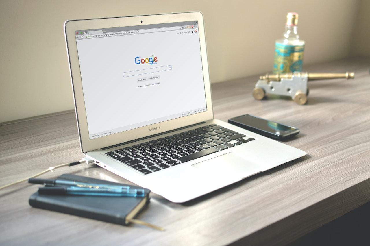 ¿Tu asistente inteligente te espía? Descubre la verdad sobre Siri, Google y Alexa